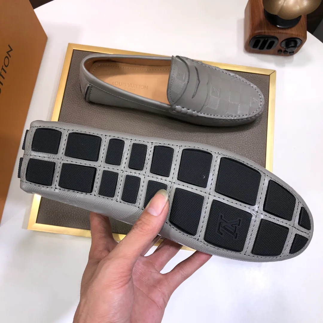 Men's men's shoes 💰420💰 [LV Doudou shoes] (water-dyed cowhide lining) new model is on the market, available on the official website. The new Doudou shoes are processed into single-color materials, and the uppers are made of imported cowhide material. The body of the shoe is fully hemmed with mark thread, and is lined with imported original cowhide leather. The elegant shoe shape is super suitable for all-matching, and the size is 38-44.